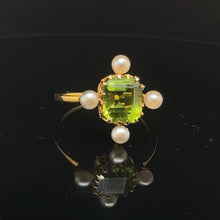 Load image into Gallery viewer, 18k Victorian Peridot and Pearl Ring